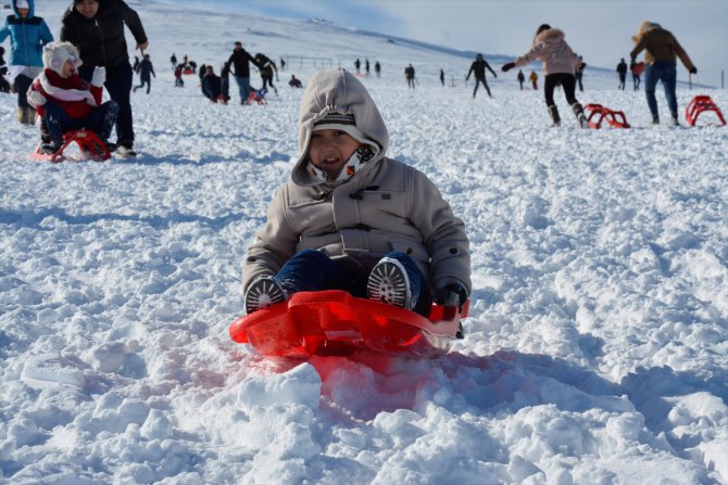 Karacadağ Kayak Merkezi'nde yarıyıl tatili yoğunluğu