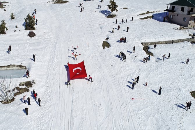 Mersin'de düzenlenen Toroslar Kar Festivali renkli görüntülere sahne oldu