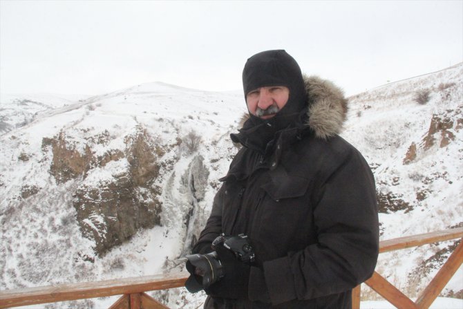 Buzla kaplanan Susuz Şelalesi fotoğrafseverlerin ilgi odağı oldu