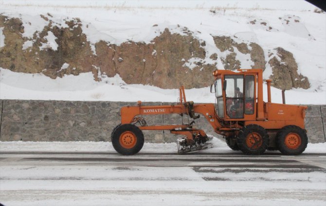 Doğu Anadolu'daki 5 ilde 137 köy ve mahalle yolu kardan dolayı ulaşıma kapalı