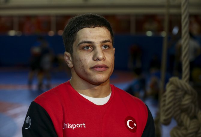 Filistinli güreşçinin Türk bayrağı sevgisi