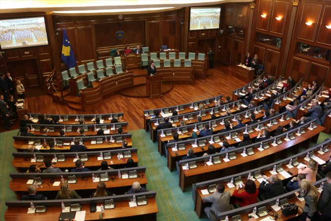 Kosova'da koalisyon hükümeti, yaklaşık 4 ay sonra güvenoyu aldı