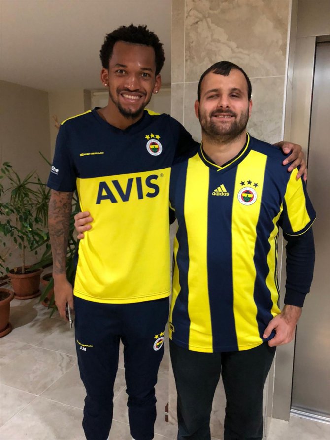 Görme engelli Fenerbahçeli müezzin, sarı-lacivertli futbolcularla buluştu