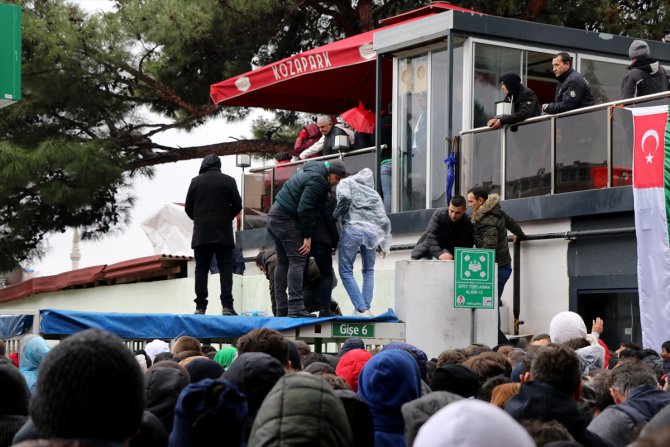 GMG Kırklarelispor-Fenerbahçe maçında stat dışında yoğunluk yaşandı