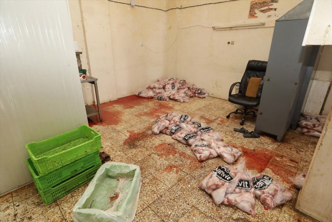 İzmir'de 3 ton 100 kilogram bozulmuş tavuk ve hindi eti ele geçirildi