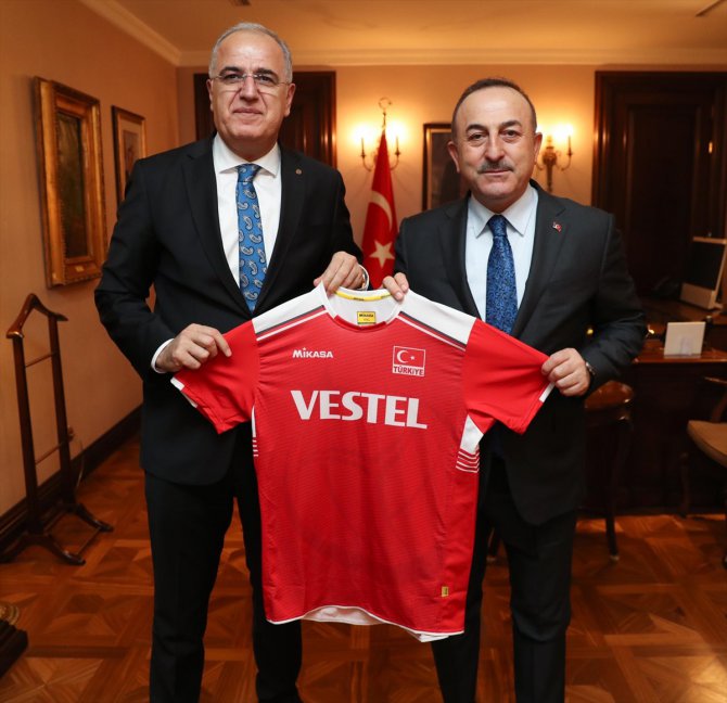 Türkiye Voleybol Federasyonu Başkanı Üstündağ'dan Dışişleri Bakanı Çavuşoğlu'na ziyaret