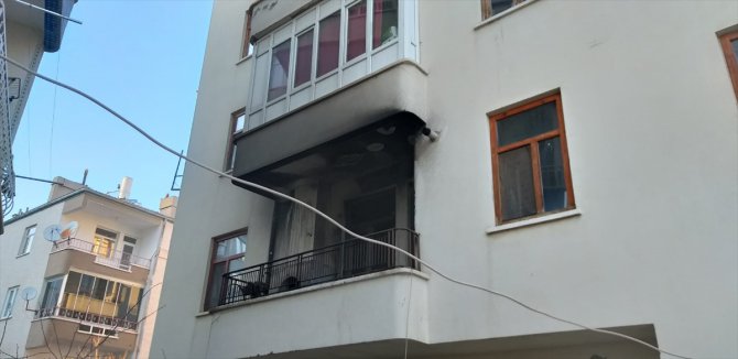 Aksaray'da bir apartmanda çıkan yangında mahsur kalan Iraklı engelliyi polis kurtardı