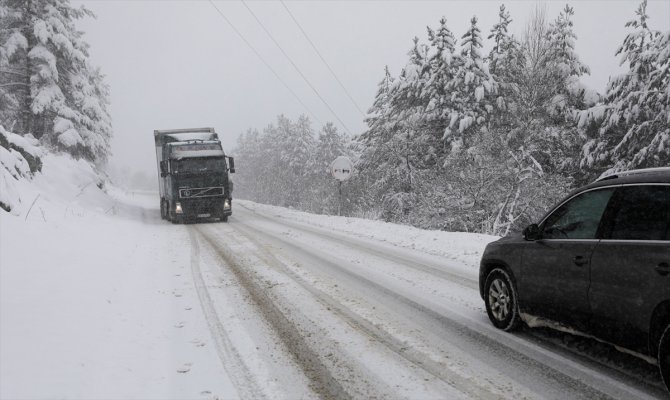 Fırtına ve kar yağışı Bosna Hersek'te hayatı olumsuz etkiliyor