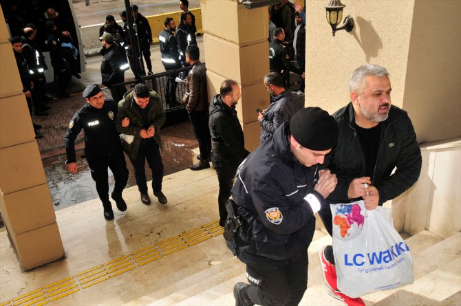 GÜNCELLEME - Adana merkezli ihaleye fesat karıştırma operasyonunda yakalanan şüphelilerden 49'u tutuklandı