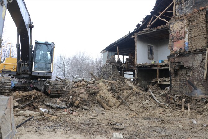 GÜNCELLEME - Isparta'da evde çıkan yangında 2'si çocuk 3 kişi öldü