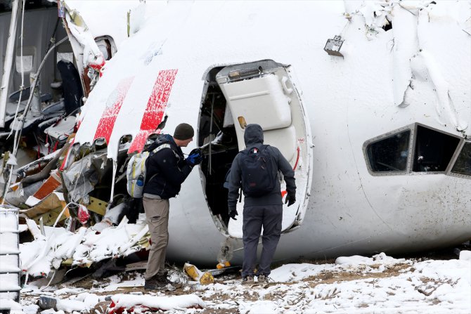 ABD'den gelen heyet kaza yapan uçağın enkazını inceledi