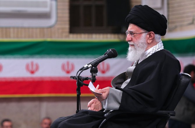 İran lideri Hamaney: “Yaptırımları fırsata dönüştürerek petrole bağımlılıktan kurtulmalıyız”