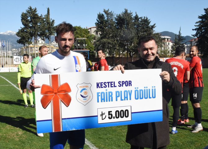 Centilmen futbolcu para ödülünü Mehmetçik Vakfına bağışladı