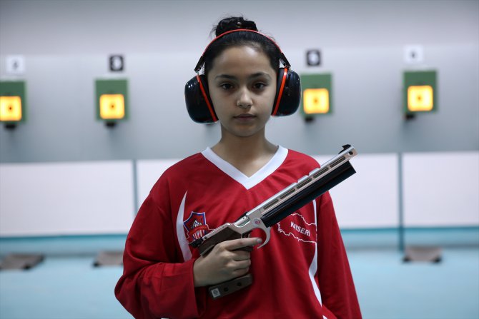 Minik Meryem Nur, havalı tabancada 4 şampiyonluk elde etti