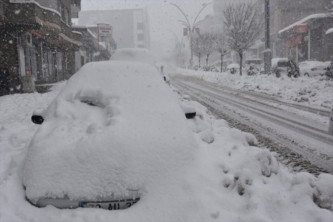 Şırnak'ta yoğun kar yağışı hayatı olumsuz etkiliyor