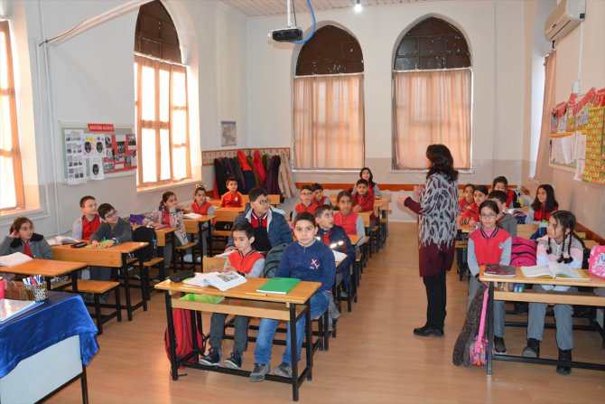 Depremden etkilenen Malatya'da öğrenciler ders başı yaptı