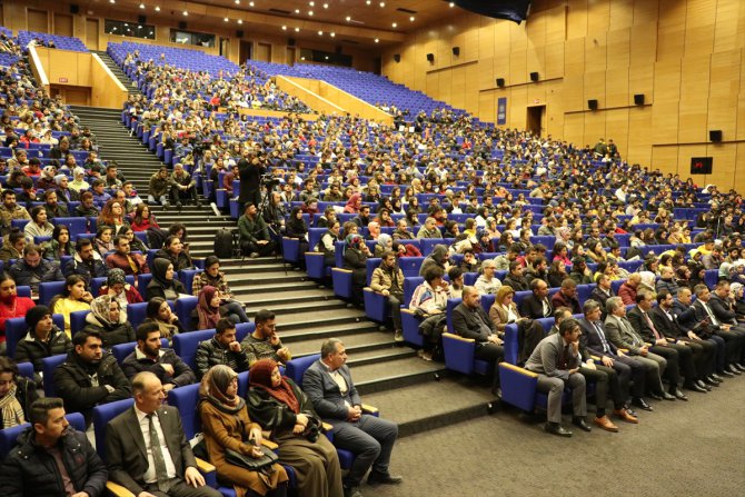 Diyarbakır'da üniversiteye hazırlanan öğrenciler için konferans