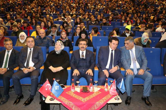 Diyarbakır'da üniversiteye hazırlanan öğrenciler için konferans