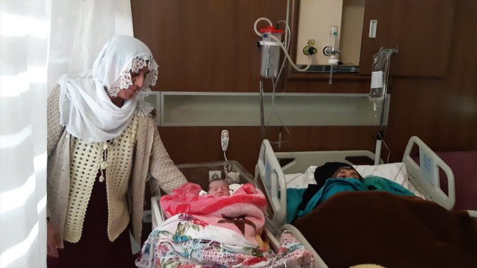 GÜNCELLEME - Siirt'te hamile kadın 9 saatlik çalışmayla hastaneye ulaştırıldı HAMİLE KADININ DOĞUM YAPTIĞI BİLGİSİ EKLENDİ