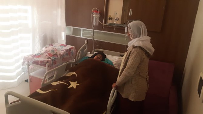 GÜNCELLEME - Siirt'te hamile kadın 9 saatlik çalışmayla hastaneye ulaştırıldı HAMİLE KADININ DOĞUM YAPTIĞI BİLGİSİ EKLENDİ