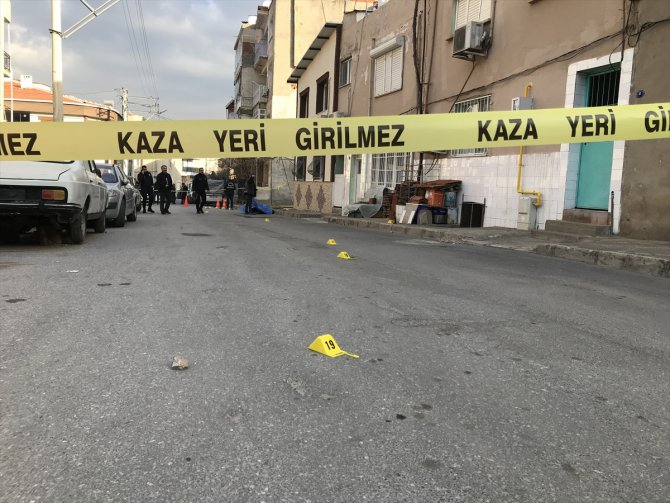 İzmir'de işe gitmek için evden çıkan kişi bıçaklanarak öldürüldü