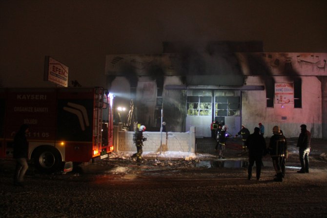 Kayseri'de mobilya fabrikasında çıkan yangın kontrol altına alındı