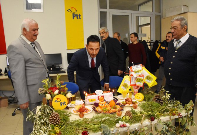 Muğla'da PTT çalışanları kargosunu almaya gelen gaziye doğum günü sürprizi yaptı