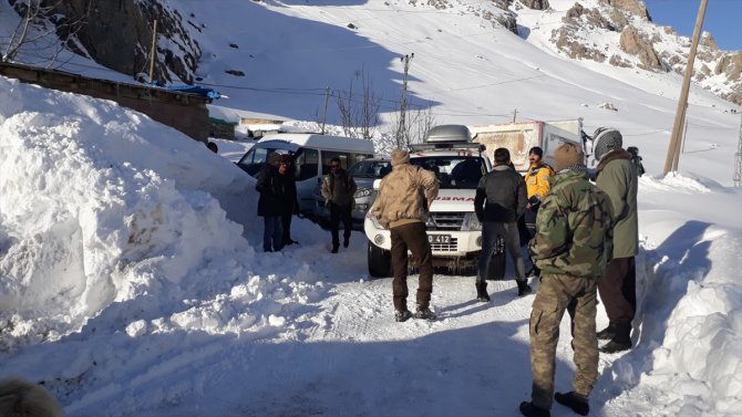 Şırnak'ta yolu kapalı köyde rahatsızlanan 3 çocuk için ekipler seferber oldu
