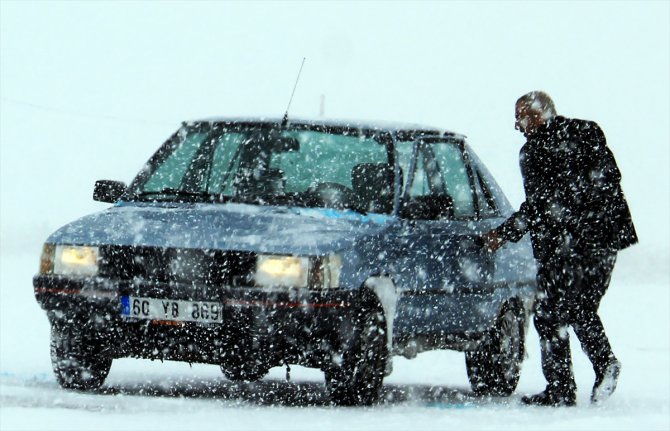 GÜNCELLEME - Sivas'ta yoğun kar yağışı etkili oluyor