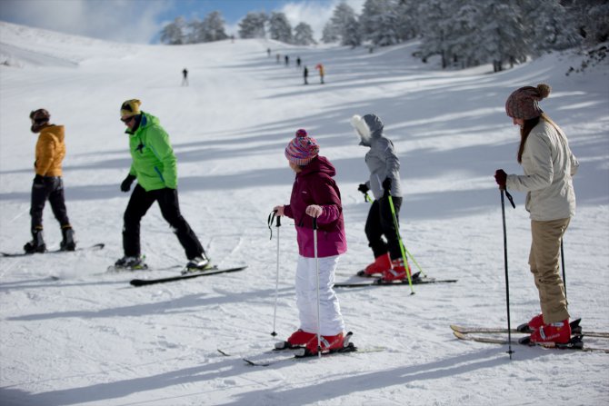 Murat Dağı Termal Kayak Merkezi geçen yılın ziyaretçi sayısına bir ayda ulaştı