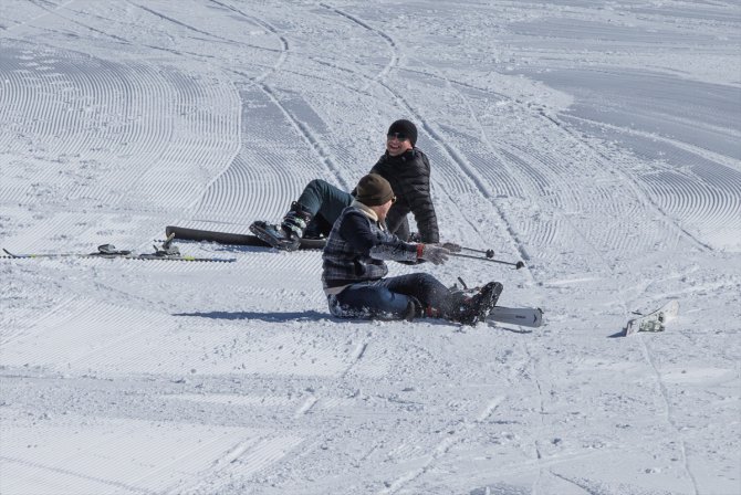 Murat Dağı Termal Kayak Merkezi geçen yılın ziyaretçi sayısına bir ayda ulaştı