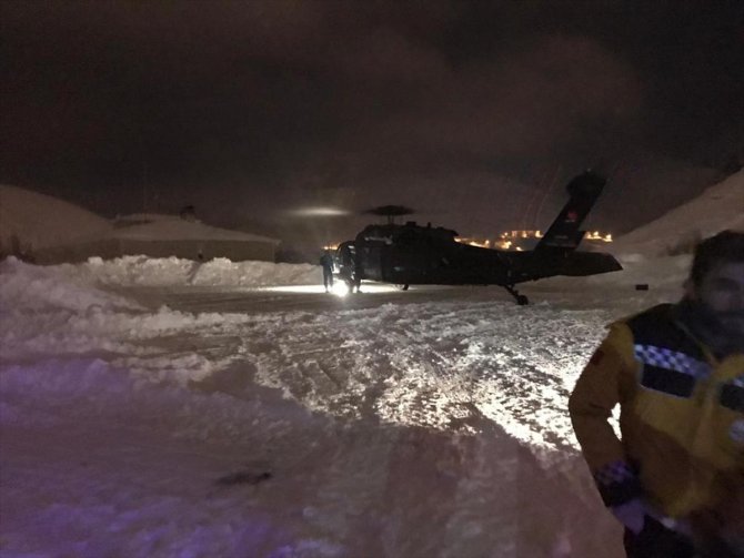 Bahçesaray’da kalp krizi geçiren polis helikopterle hastaneye ulaştırıldı