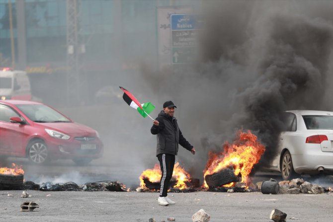 İsrail askerlerinden Batı Şeria'daki sözde barış planı protestolarına müdahale