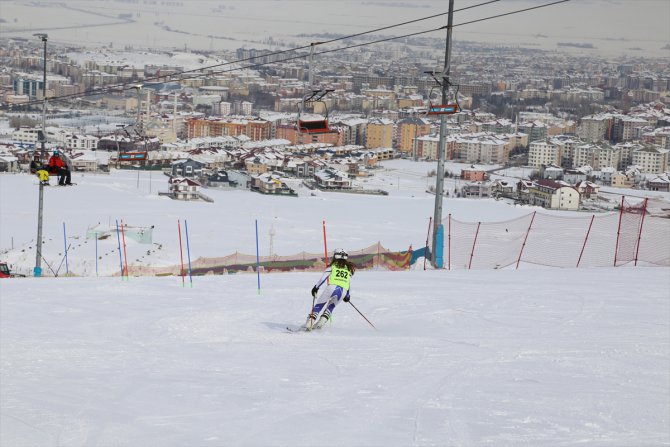 Okul Sporları Türkiye Kayak Şampiyonası Erzurum'da başladı