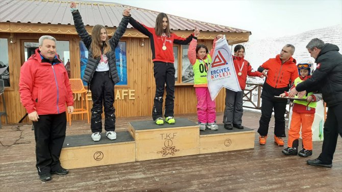 Erzurum'daki Okul Sporları Türkiye Kayak Şampiyonası tamamlandı