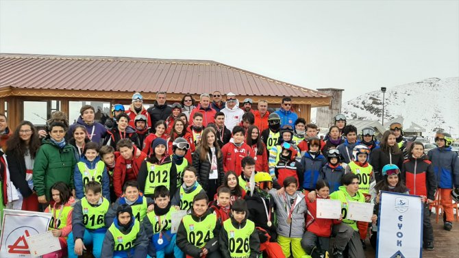 Erzurum'daki Okul Sporları Türkiye Kayak Şampiyonası tamamlandı