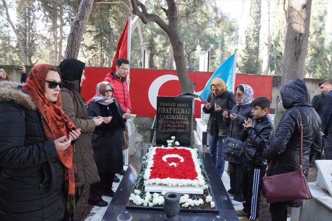 Fırat Çakıroğlu ölümünün 5. yılında İzmir'deki mezarı başında anıldı