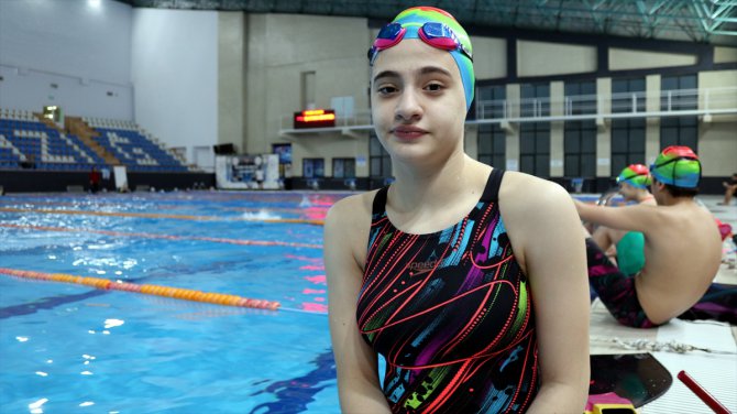 Su korkusunu yendi, yüzmede Türkiye şampiyonu oldu