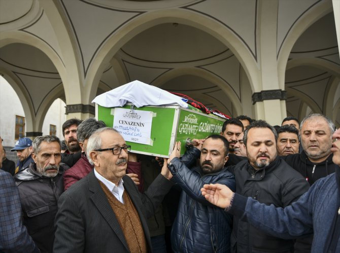 Eski milli futbolcu Mustafa Yücedağ, Gaziantep'te toprağa verildi