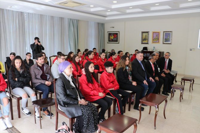 İngiltere'de yaşayan Türk gençler, KKTC'de ziyaretlerde bulundu