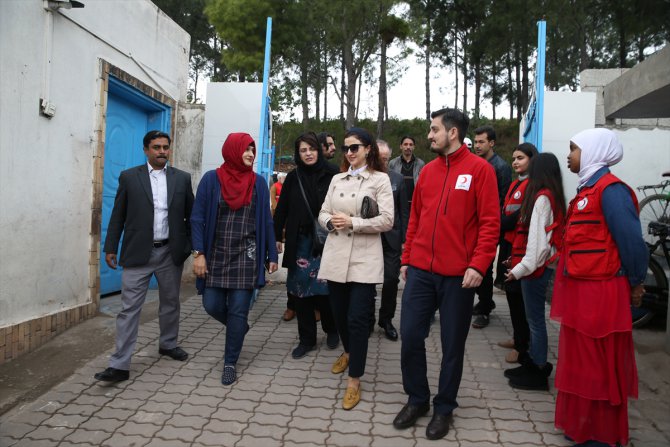 Türk Kızılaydan 265 Pakistanlı öğrenciye kırtasiye yardımı