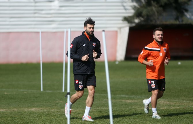 Adanasporlu futbolcular ligde kalacaklarına inanıyor