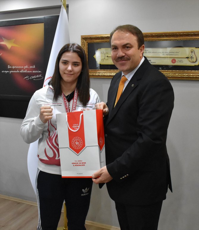 Bıraktığı boksa Türkiye şampiyonluğu ile dönüş yaptı
