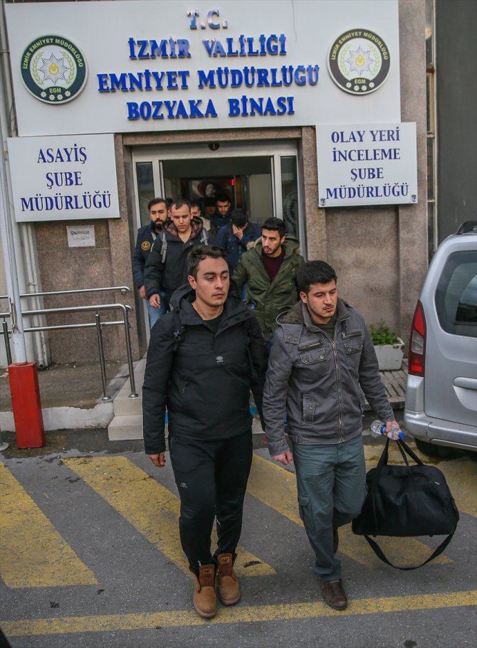 İzmir merkezli FETÖ'nün TSK'deki kripto yapılanmasına yönelik operasyonun zanlıları adliyeye sevk edildi