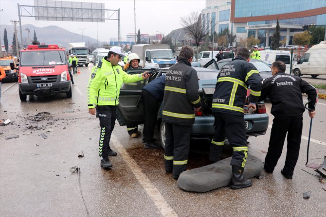 Karabük'te iki otomobil çarpıştı: 1 ölü, 4 yaralı
