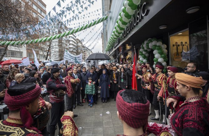Davutoğlu, partisinin Ankara İl Başkanlığı binasını açtı