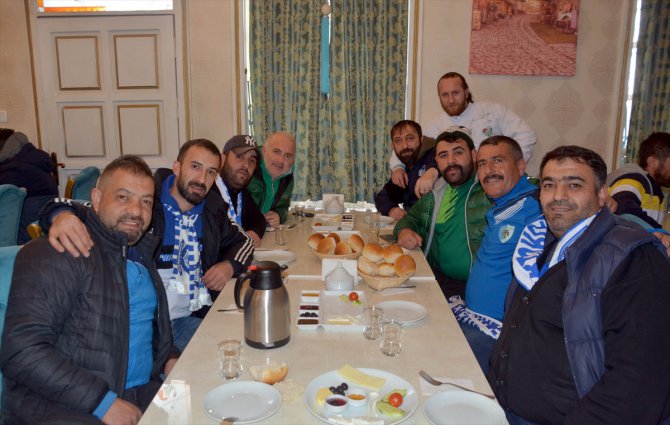 Yemekte buluşan Büyükşehir Belediye Erzurumspor ile Bursaspor taraftarından dostluk mesajı