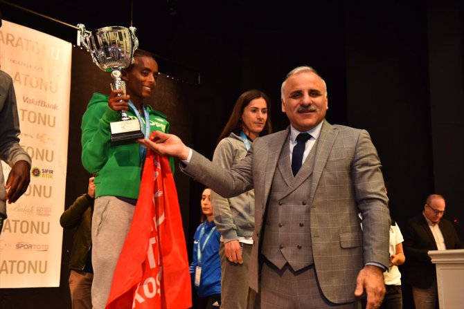 40. Uluslararası Trabzon Yarı Maratonu'nda dereceye girenlere ödülleri verildi