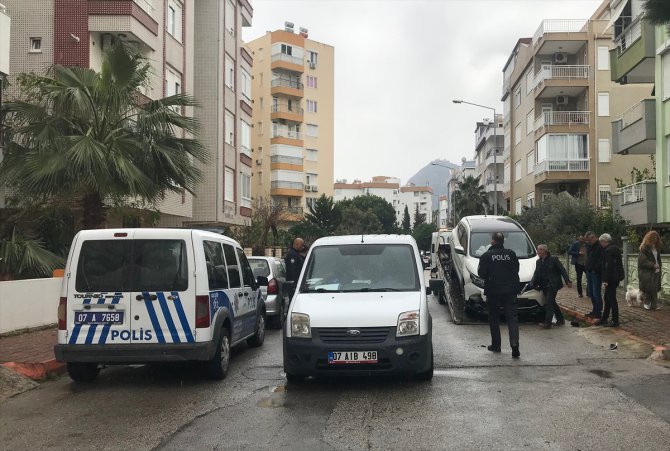 Antalya'da polisten kaçan sürücü kovalamaca sonucu yakalandı