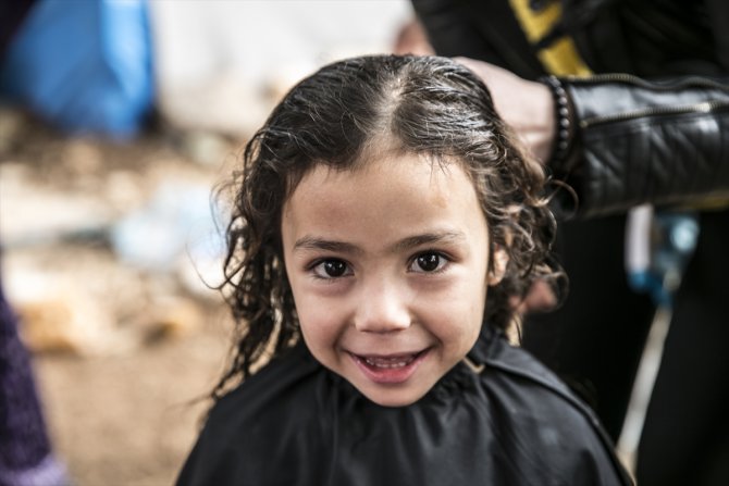 Hatay'da Suriyeli çocuklara gönüllü kuaför hizmeti